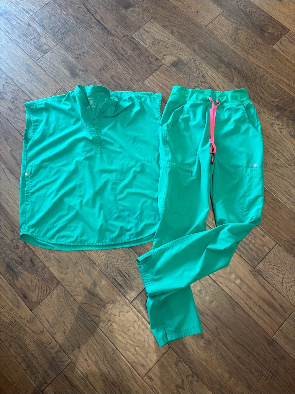 Figs RARE Safety Green FreeX Scrub Top and Pants Set with Pink Drawstring